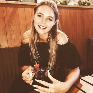 Meet your Posher, Ella